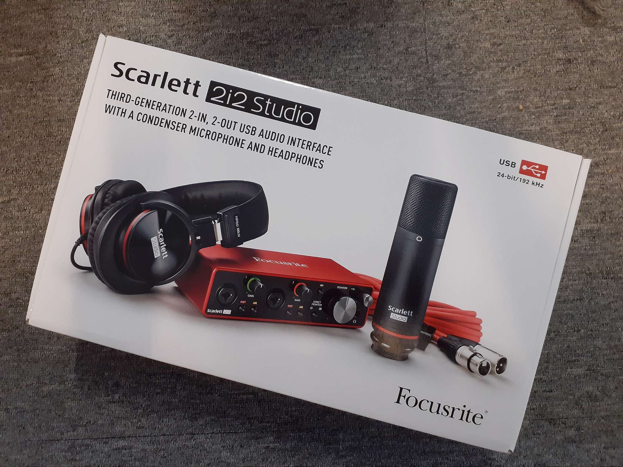 Focusrite Scarlett 2i2 Studio Pack (Gen 3)