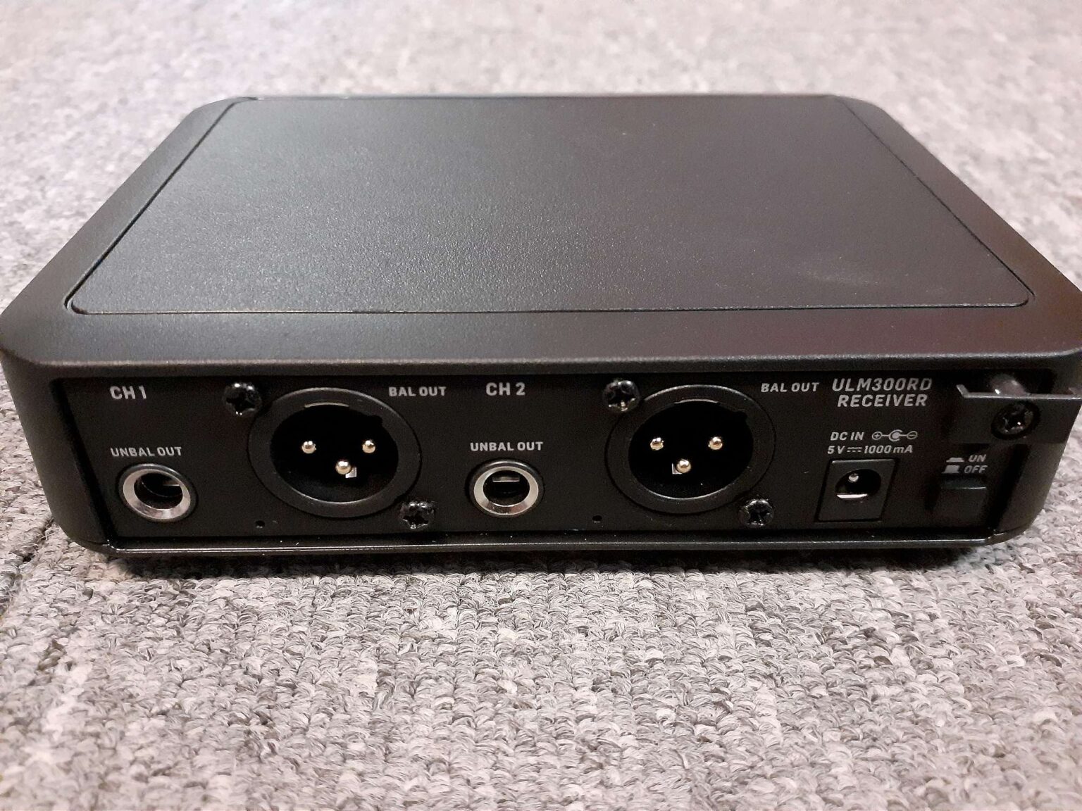 BEHRINGER ULTRALINK – ULM302 Dual Wireless Microphone Handheld System
