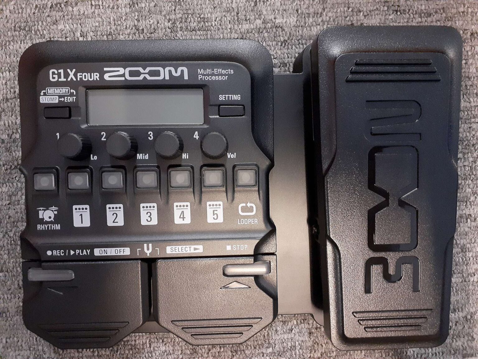 G1X FOUR Guitar MultiEffects w/Expression Pedal Zoom